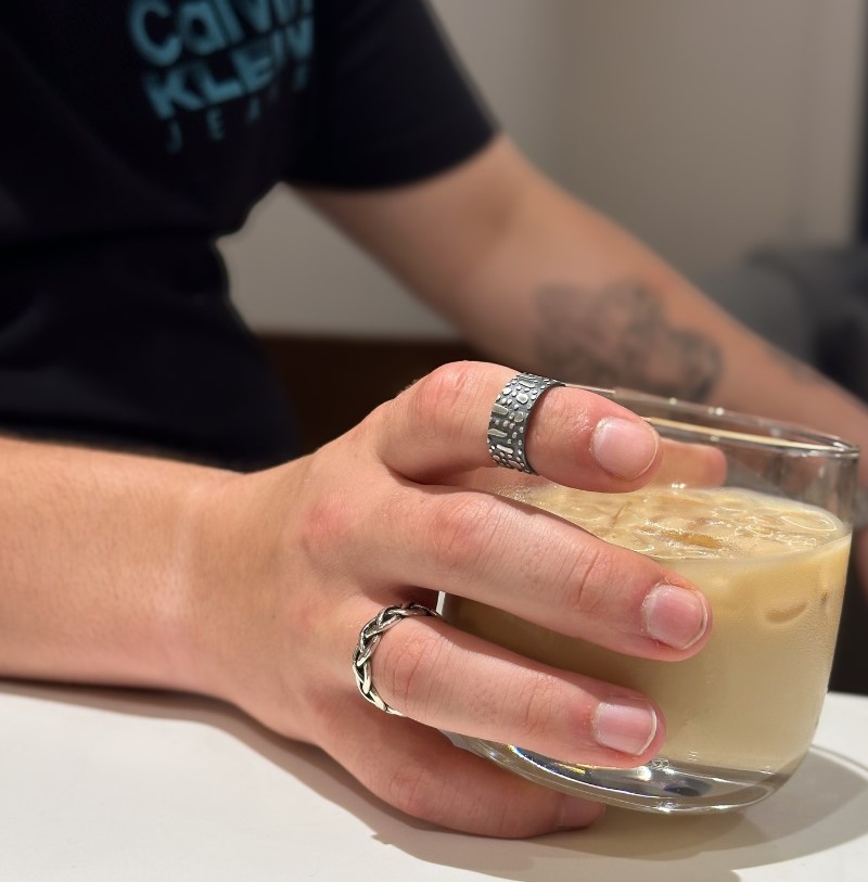 dokulu yüzük ve zincir yüzük